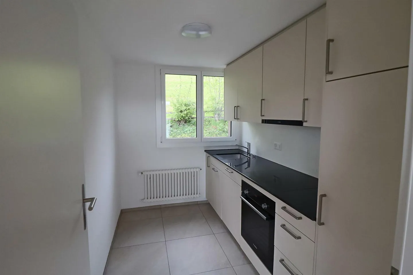 Soleil, Été & Vue - Appartement 2.5 pièces avec grande terrasse ensoleillée - Photo 7 sur 10