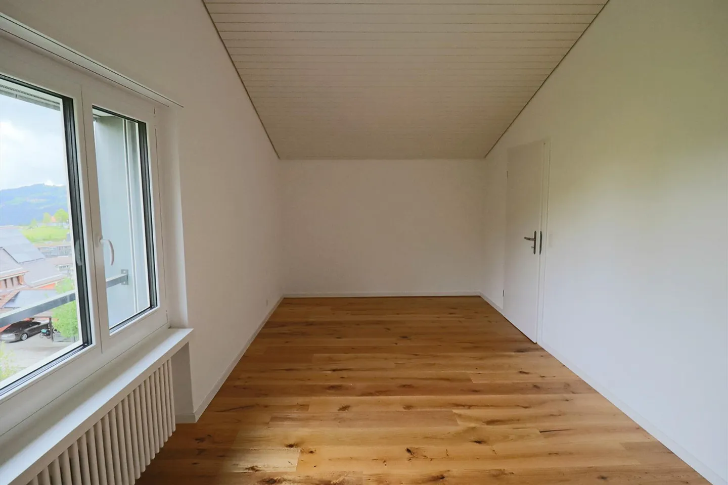 Soleil, Été & Vue - Appartement 2.5 pièces avec grande terrasse ensoleillée - Photo 4 sur 10