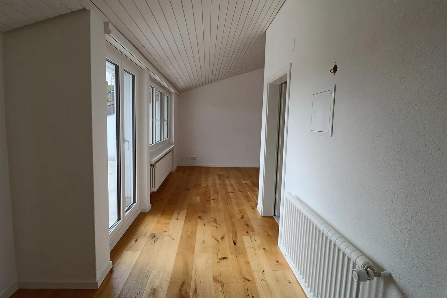 Soleil, Été & Vue - Appartement 2.5 pièces avec grande terrasse ensoleillée - Photo 5 sur 10
