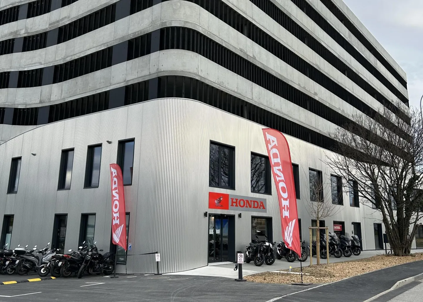 Administrative or Light Industry Space for Rent - Meyrin - From 180 m2 - Photo 1 of 5