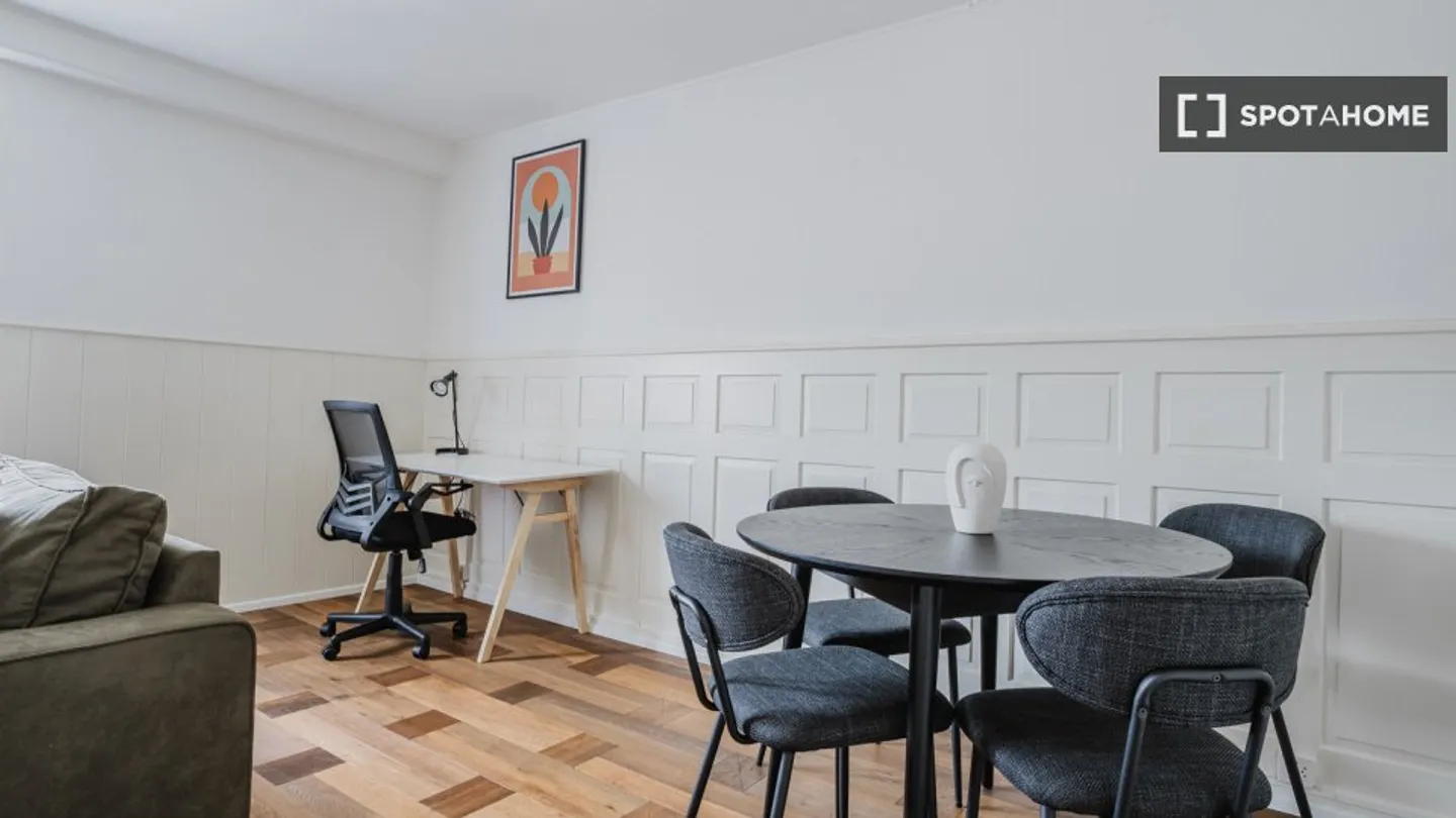 Apartment for rent - Photo 5 of 16