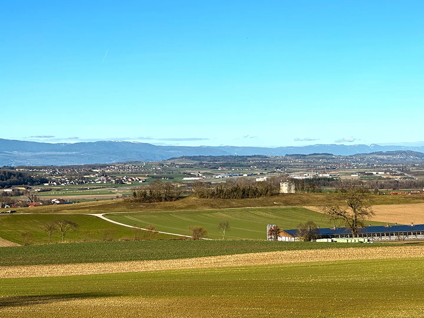 Immeuble résidentiel de caractère - Photo 2 sur 3