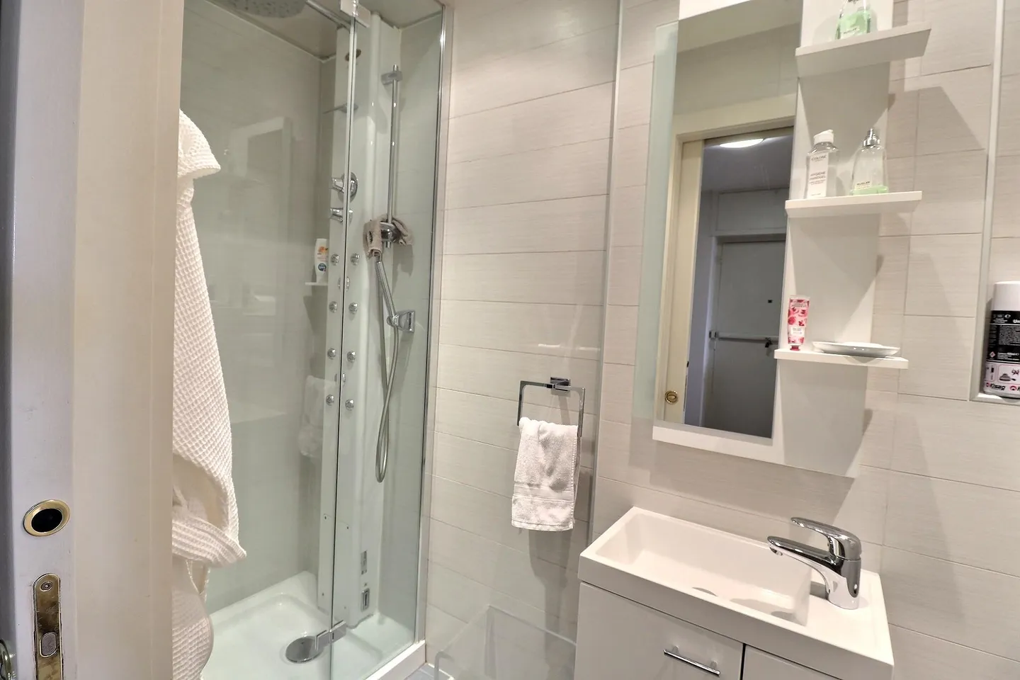 Luxuswohnung mit Pool - Foto 4 von 6