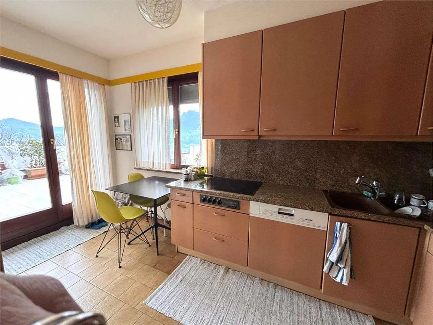 Spacious Penthouse 4.5 Rooms with Lake View - Photo 4 of 13