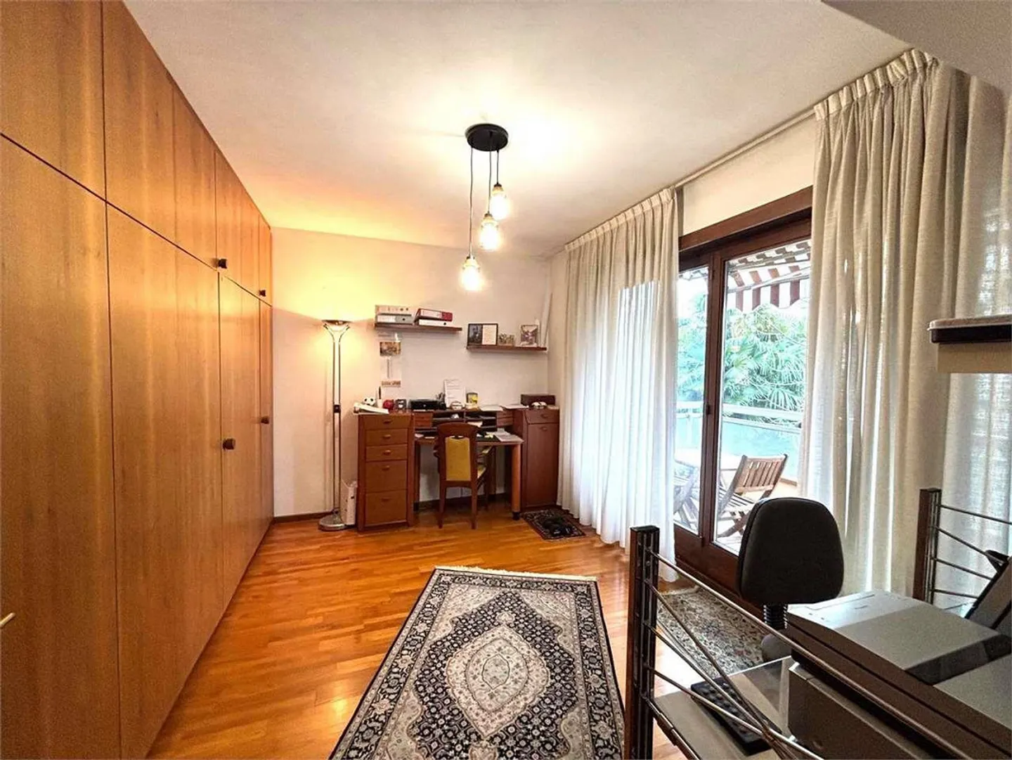 Spacious Penthouse 4.5 Rooms with Lake View - Photo 8 of 13