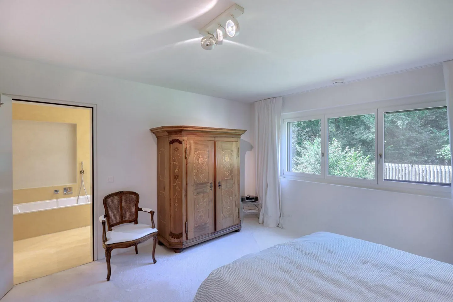 Elegant Maisonette with Lake View - Photo 9 of 11