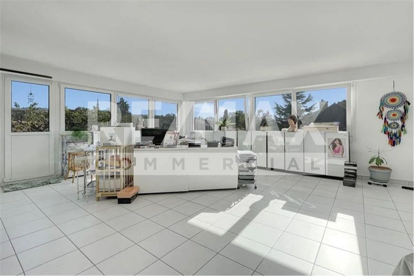 Bright commercial space equipped with 5.5 rooms on 140 m2 - Photo 5 of 10