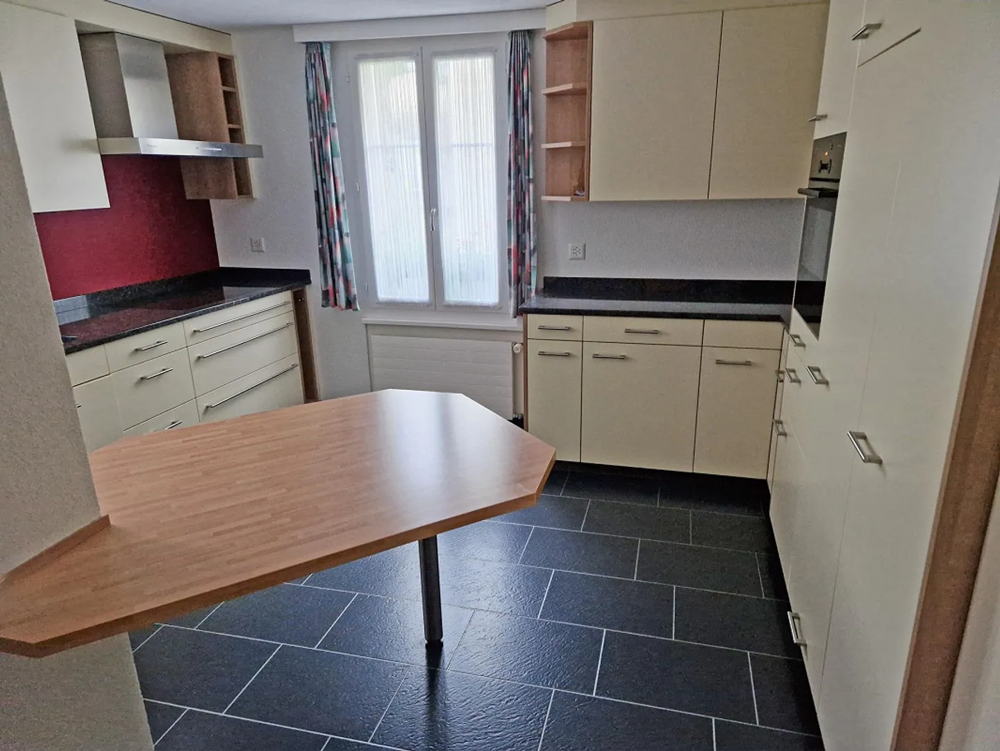 Sunny, quiet 3-room apartment with large terrace - Photo 1 of 7