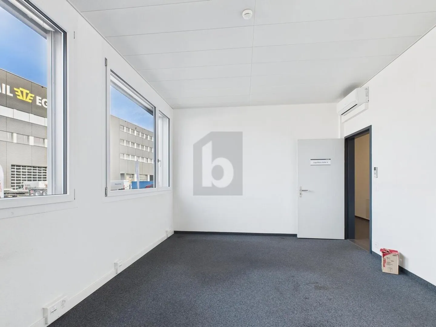 Office space for rent - Photo 1 of 6