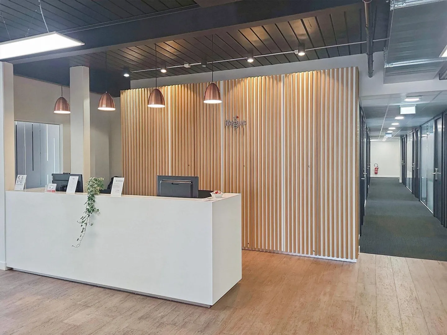 Bureau privé pour 4 personnes au Regus City Centre - Photo 3 sur 7