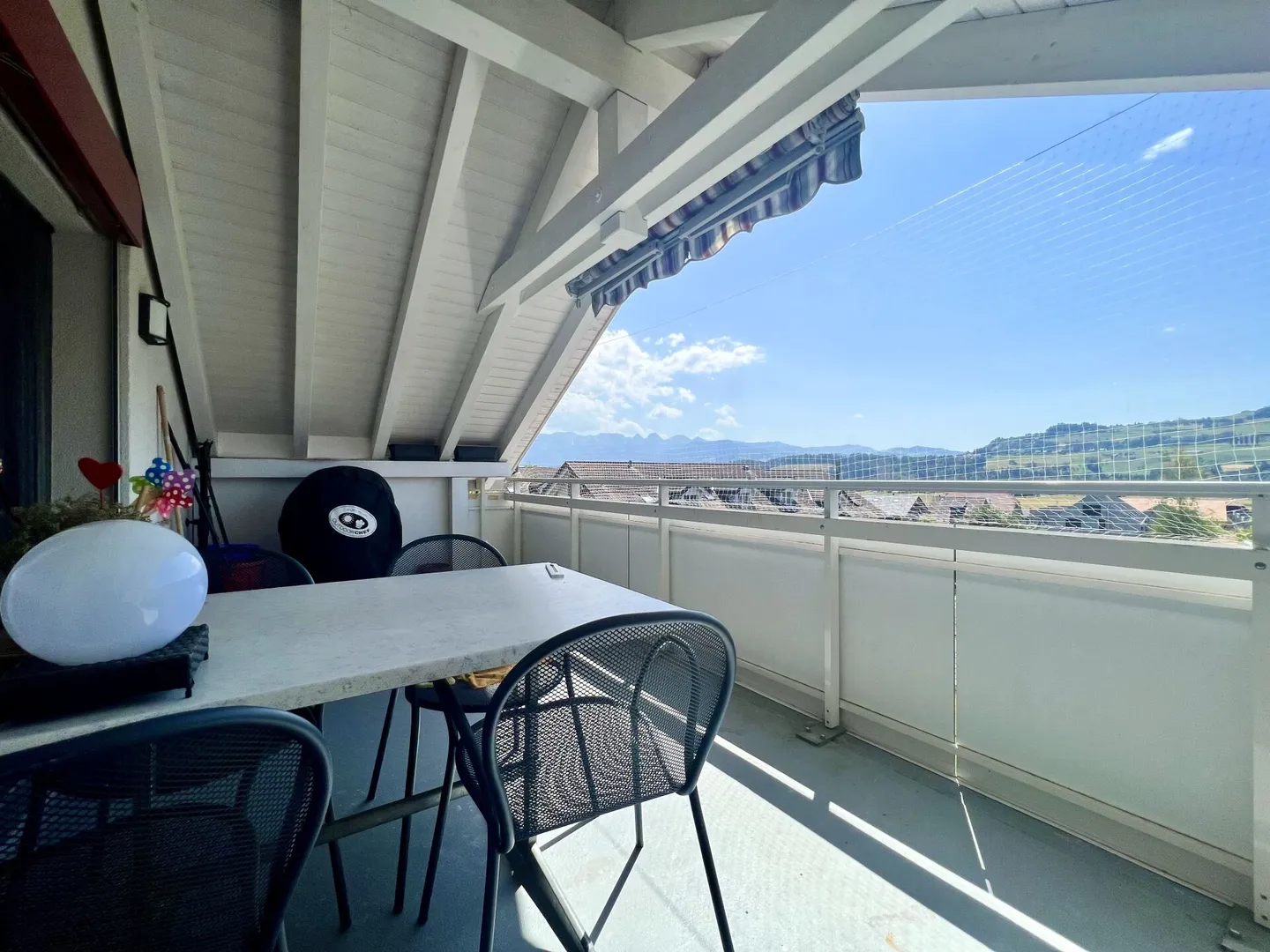 Appartement sous les toits spacieux avec beaucoup de charme - Photo 3 sur 14