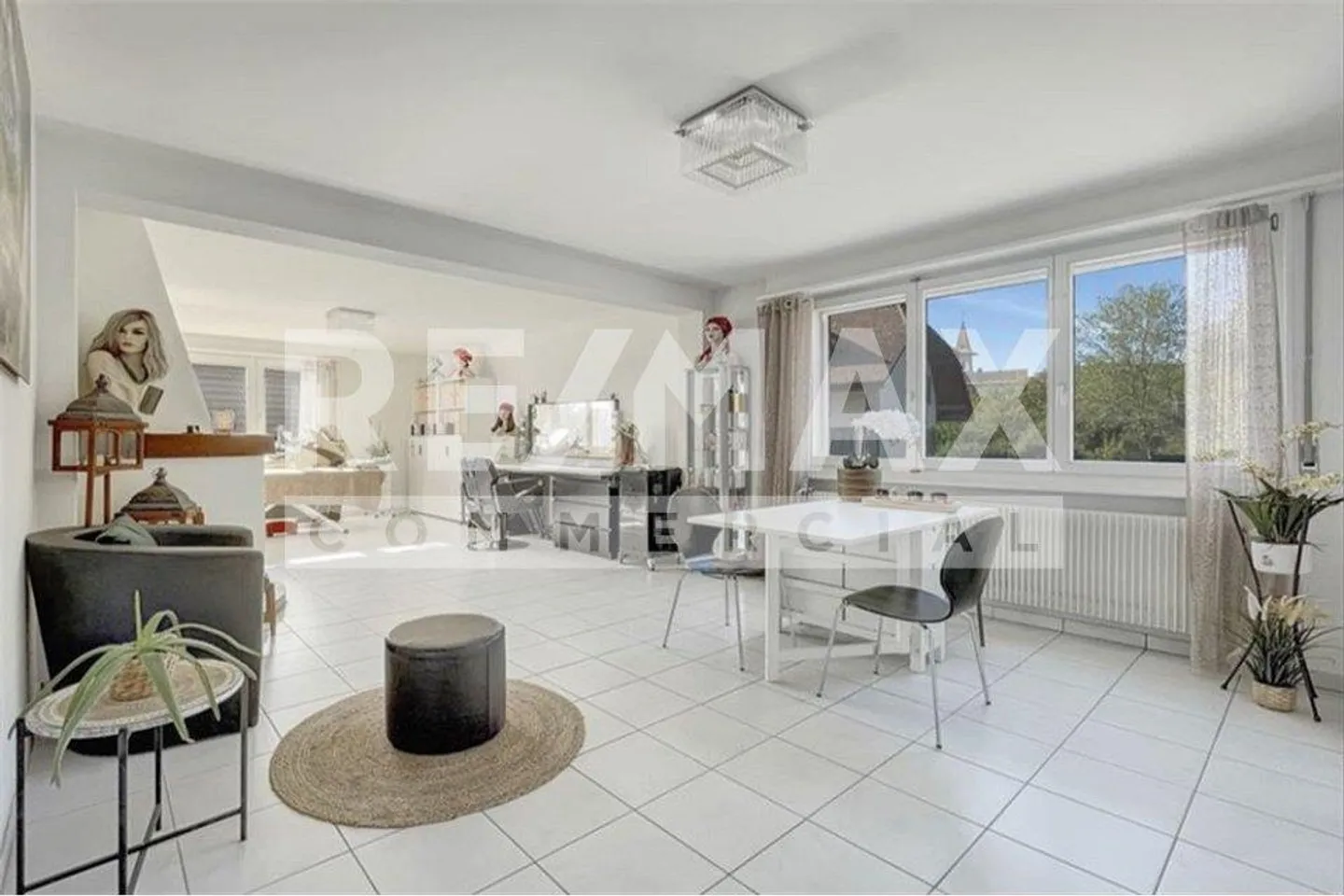 Bright commercial space equipped with 5.5 rooms on 140 m2 - Photo 6 of 10