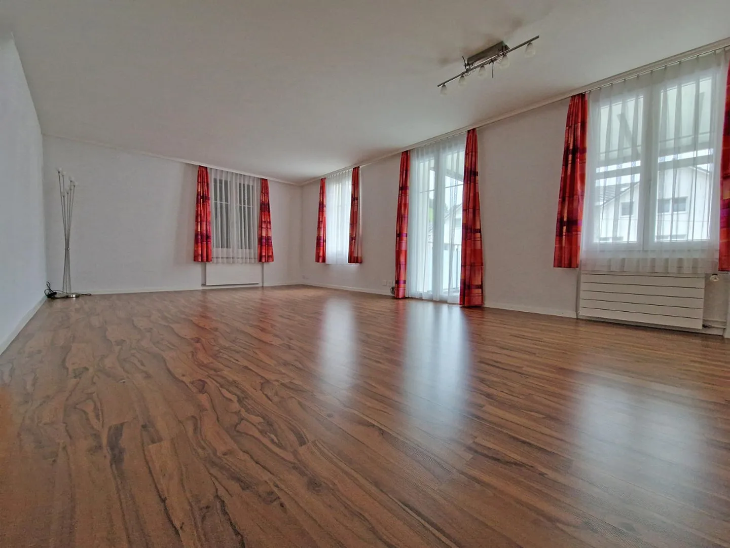 Sunny, quiet 3-room apartment with large terrace - Photo 3 of 7