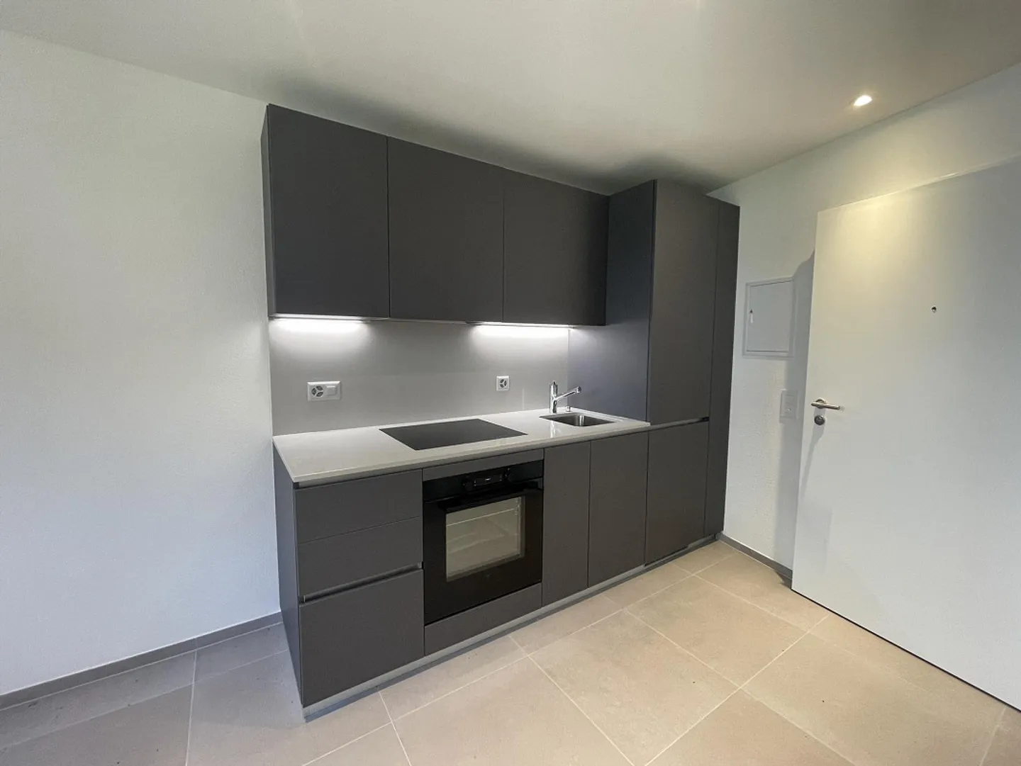 NEW AND MODERN APARTMENT 1.5 IN OPTIMAL LOCATION - Photo 2 of 8