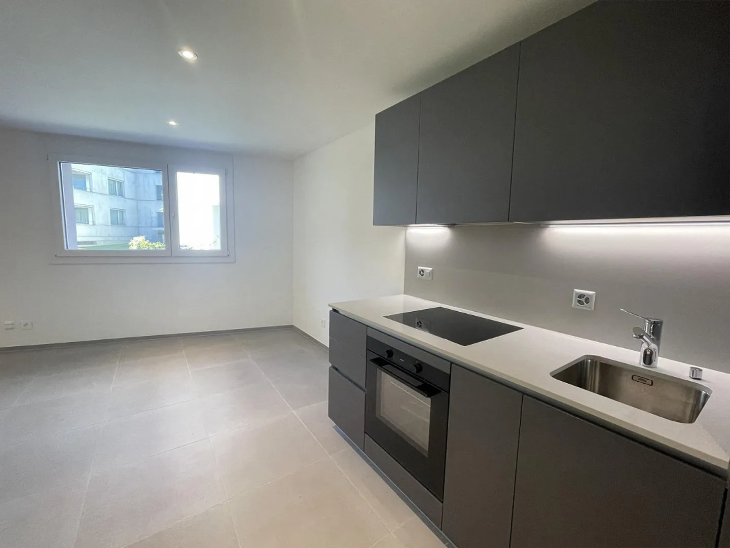 NEW AND MODERN APARTMENT 1.5 IN OPTIMAL LOCATION - Photo 3 of 8