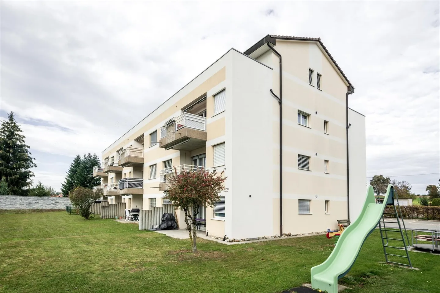 Schöne 4-Zimmer-Wohnung mit Terrasse - Foto 2 von 4