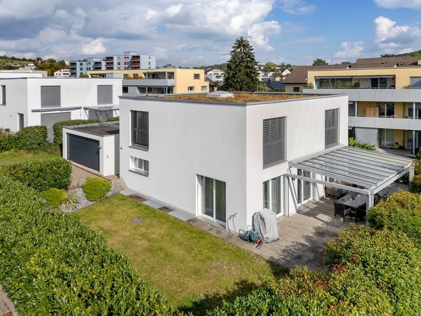 Modern single-family house for sale in the sought-after Thayngen - Photo 1 of 17