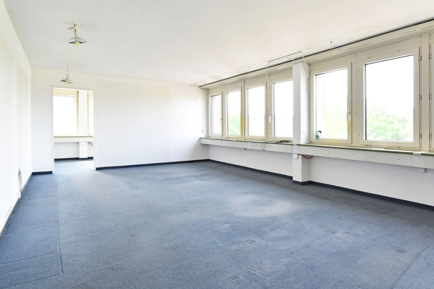 Attractive office spaces in the commercial area of Kägen, Reinach - Photo 2 of 11