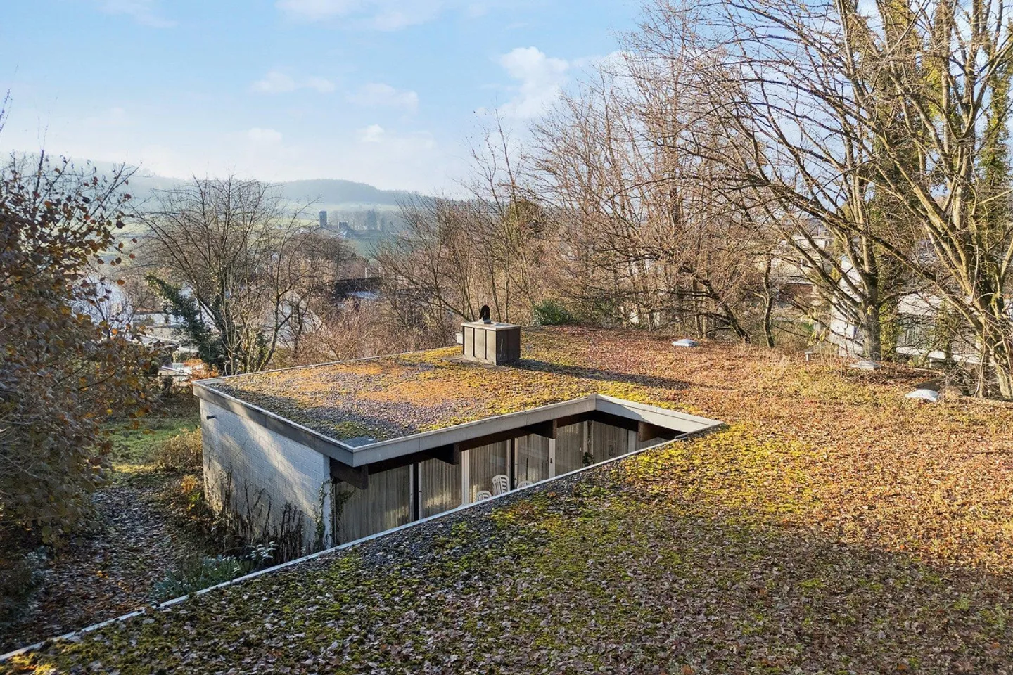 Terrain spacieux avec potentiel de développement - Photo 3 sur 4