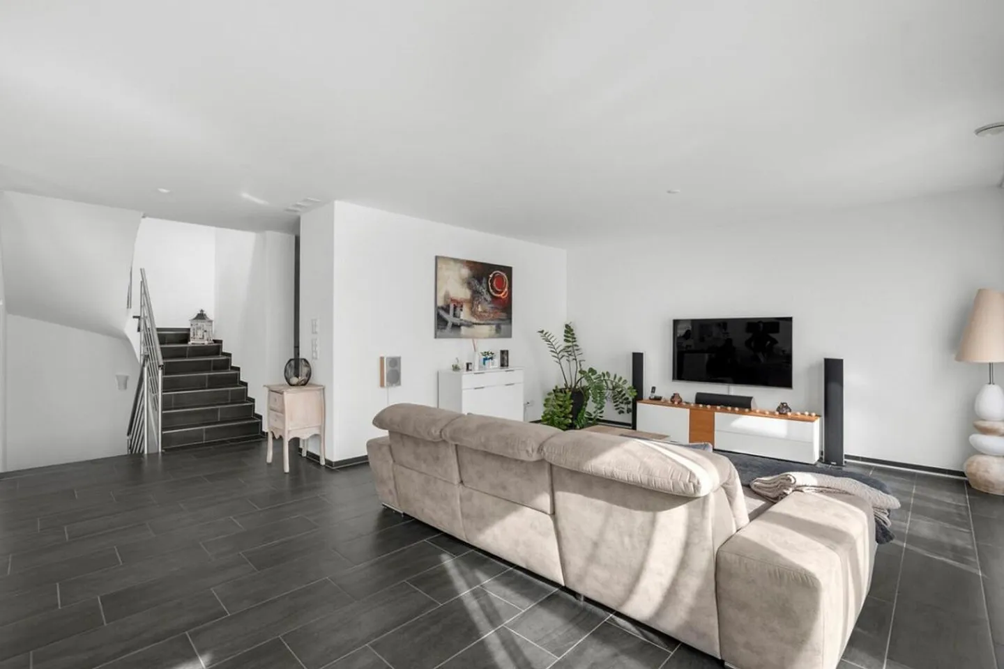 Modern single-family house for sale in the sought-after Thayngen - Photo 5 of 17