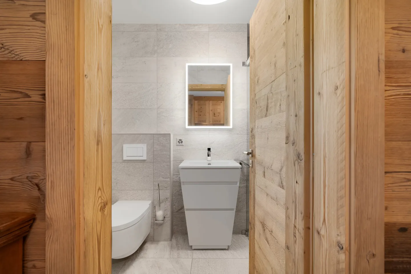 Appartement haut de gamme élégant de 4,5 pièces avec terrasse, jardin privé et vue panoramique sur les Alpes - Photo 5 sur 11