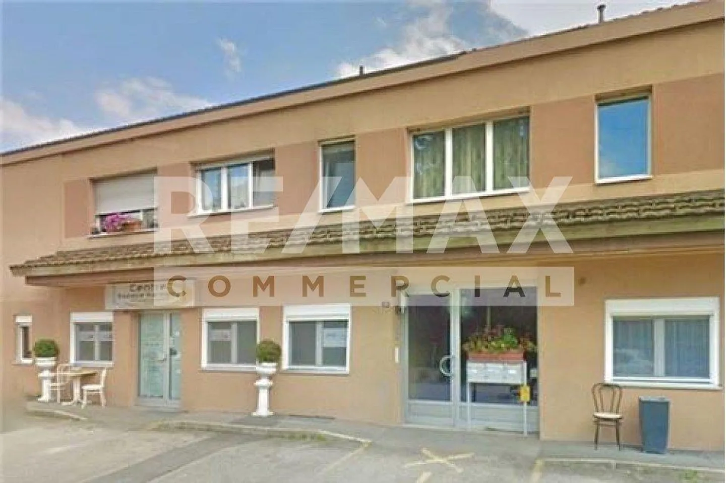 Bright commercial space equipped with 5.5 rooms on 140 m2 - Photo 10 of 10