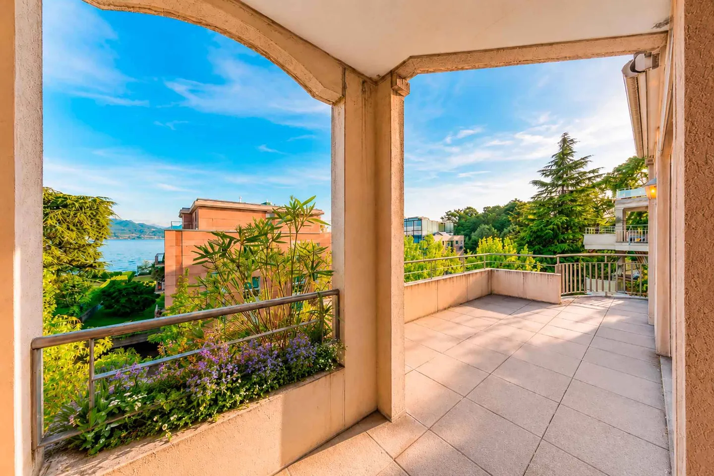 Exclusivity: Magnificent 156 m² Apartment, just steps from the lake - Photo 1 of 10