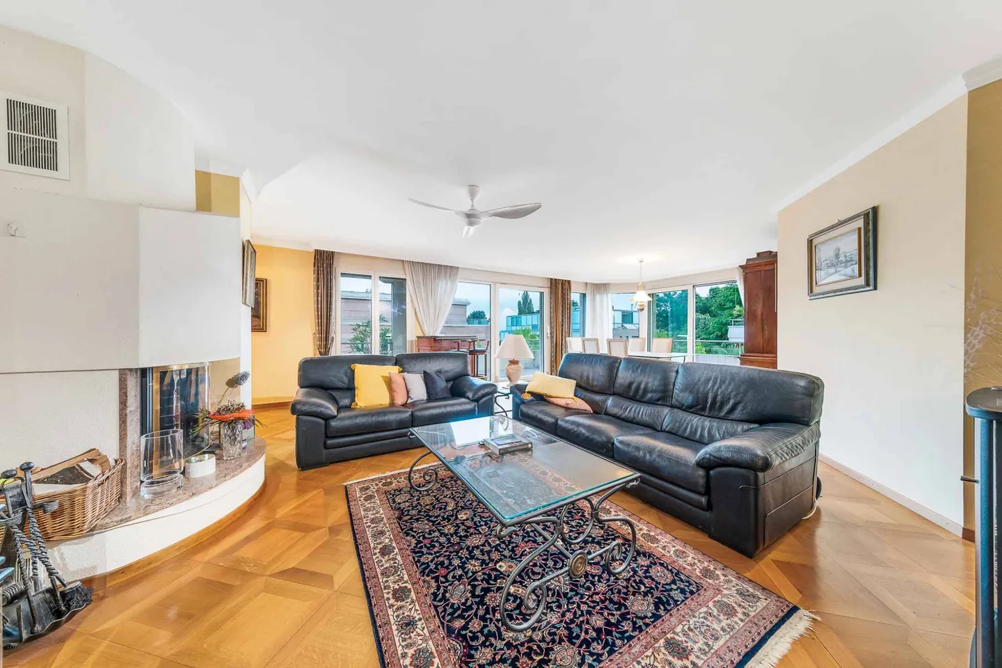 Exclusivity: Magnificent 156 m² Apartment, just steps from the lake - Photo 2 of 10