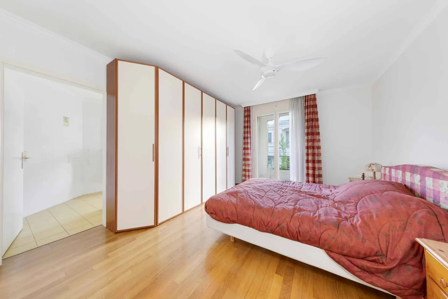 Exclusivity: Magnificent 156 m² Apartment, just steps from the lake - Photo 7 of 10