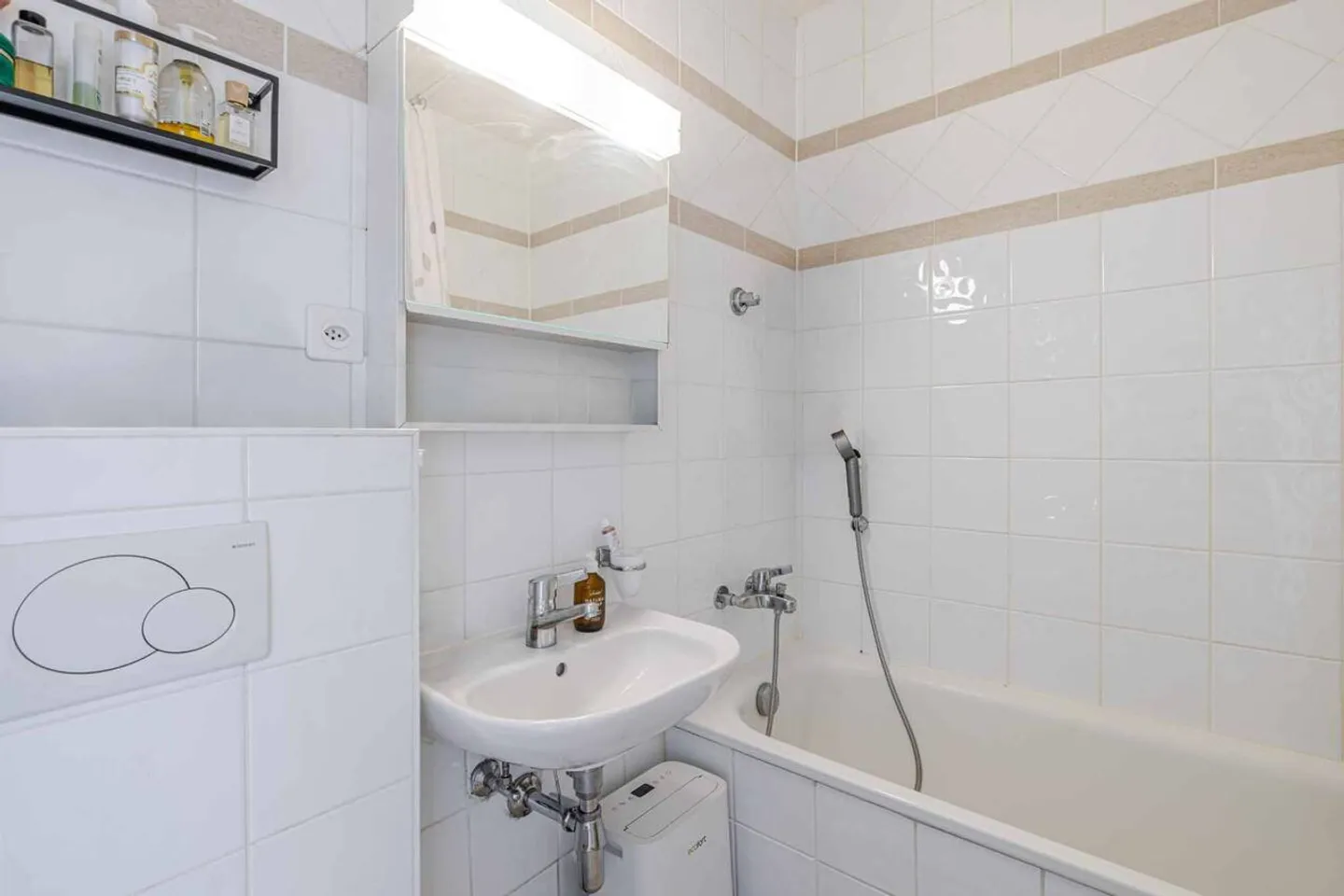 RÉSERVÉ - Prächtige 4-Zimmer-Wohnung im Herzen von Eaux-Vives Eine Adresse der Superlative ! - Photo 7 of 9
