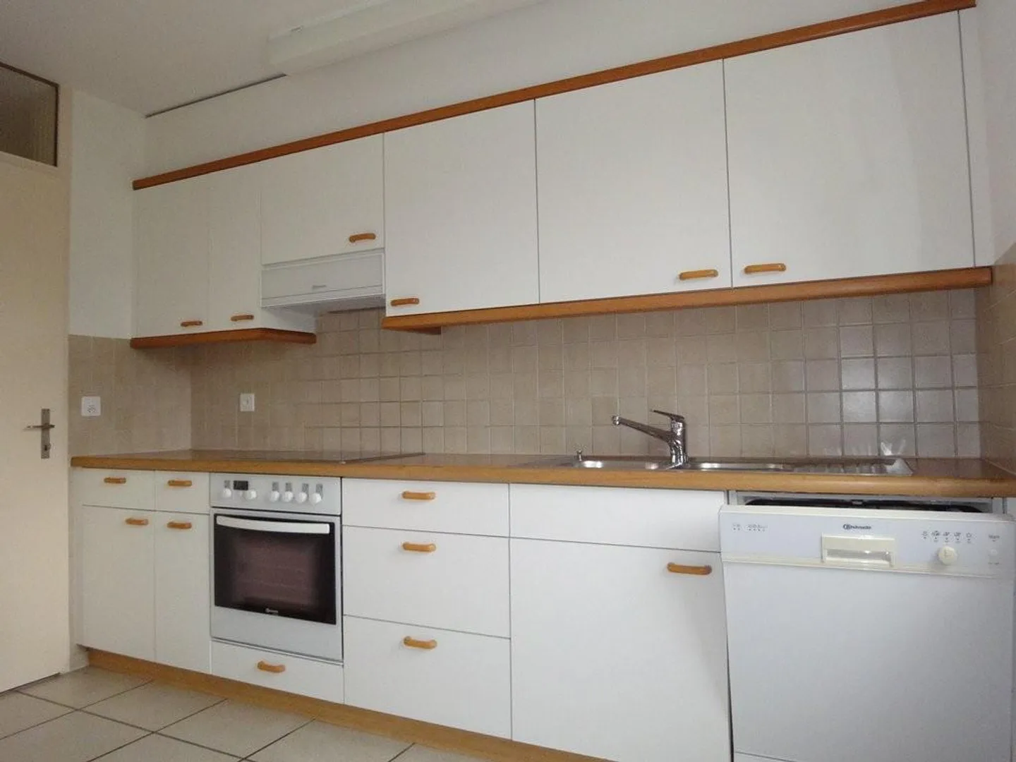 Are you looking for a spacious apartment? - Photo 2 of 4