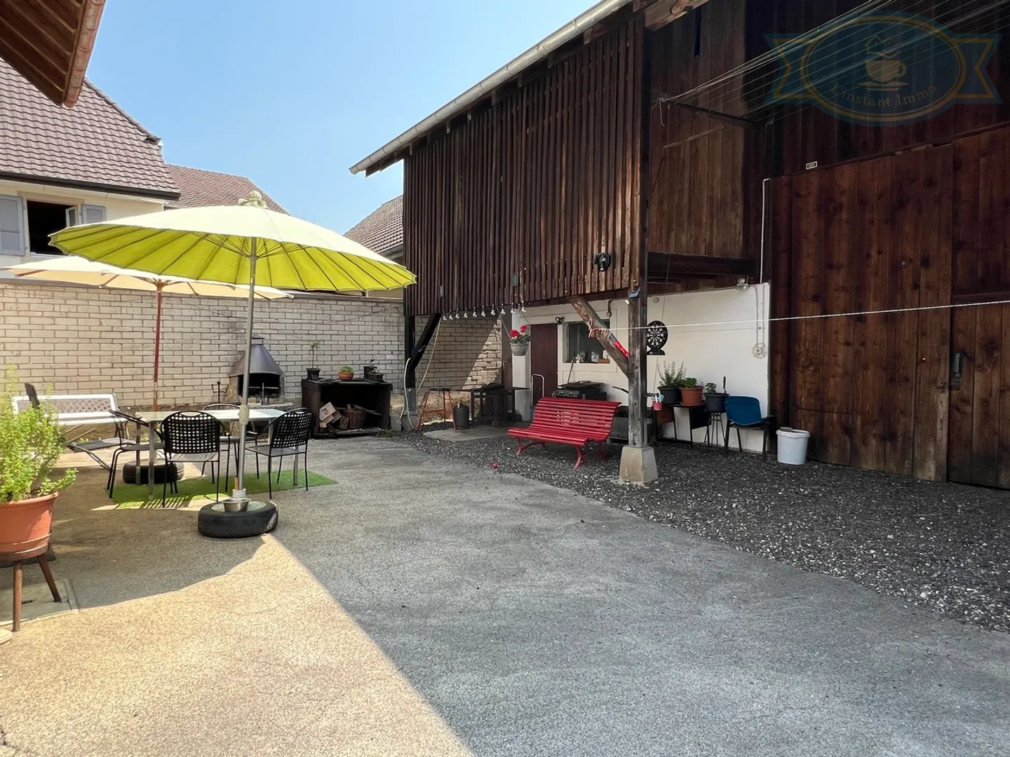 Casa di villaggio con una grande fienile e un grande giardino. - Foto 7 di 17