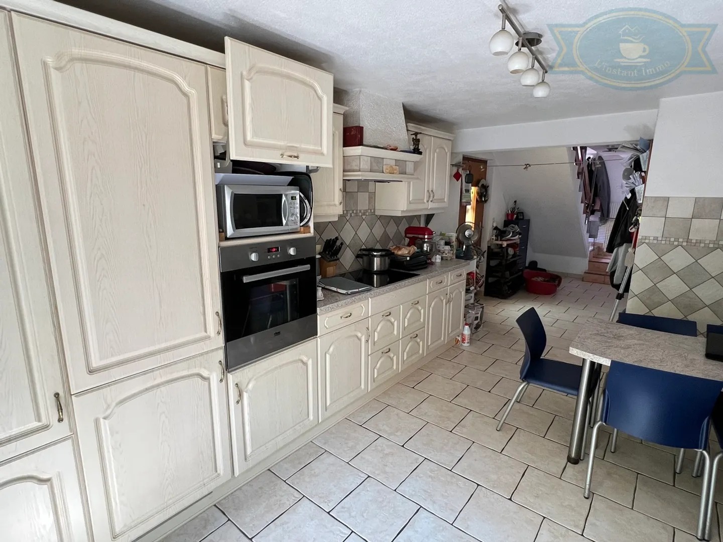 Casa di villaggio con una grande fienile e un grande giardino. - Foto 8 di 17