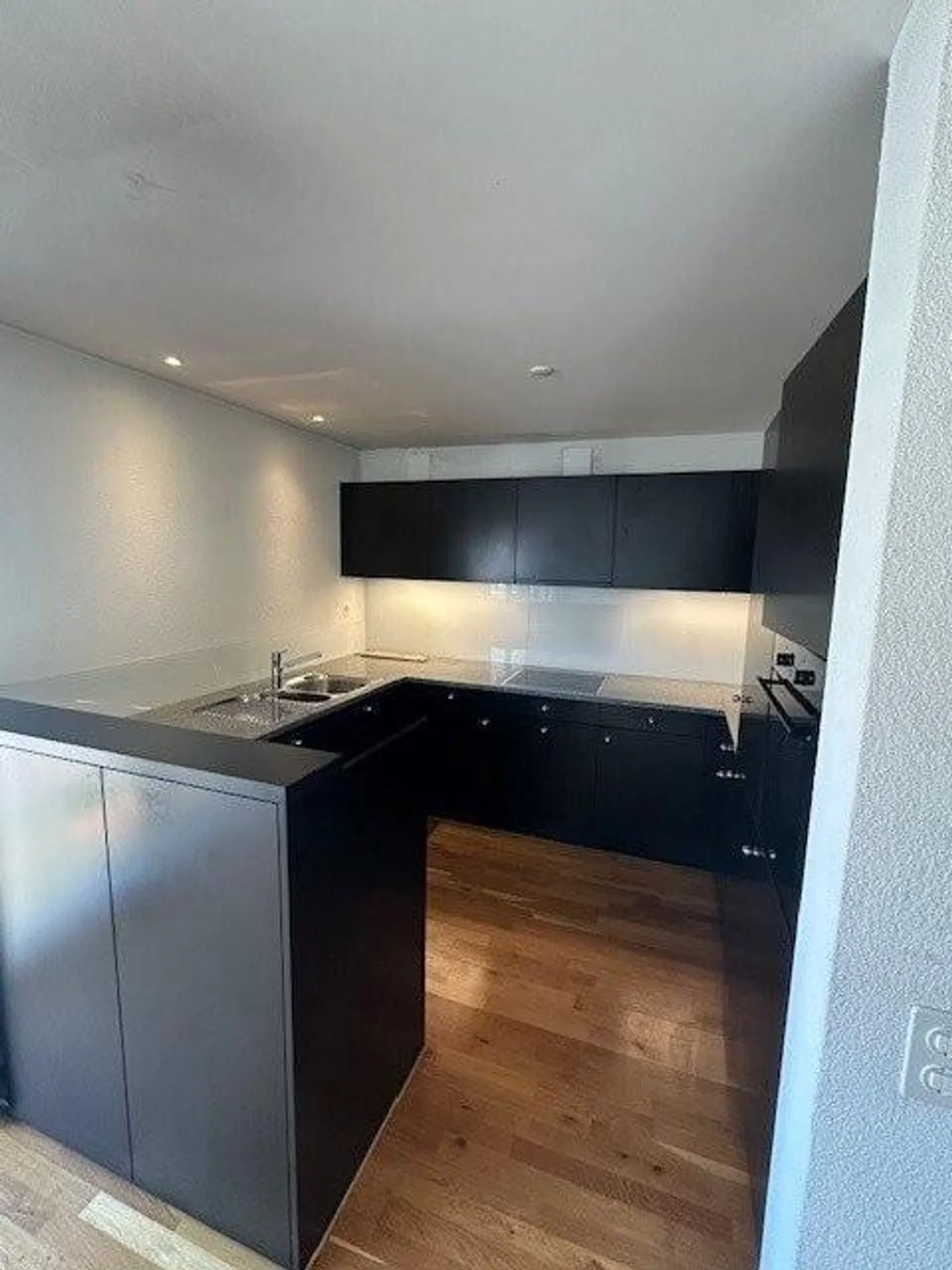 Stylish 2-room apartment in the popular Zwicky area - Photo 2 of 6