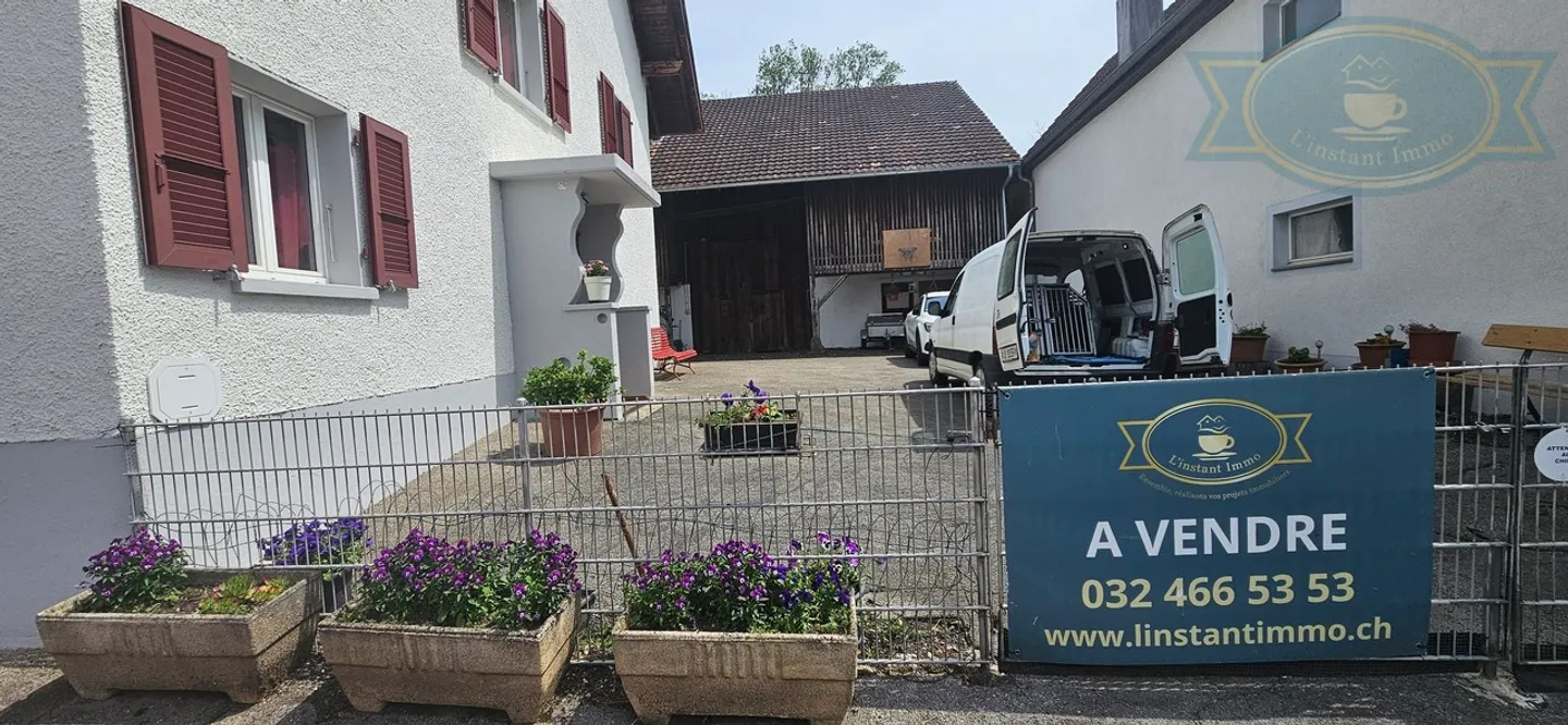 Casa di villaggio con una grande fienile e un grande giardino. - Foto 16 di 17