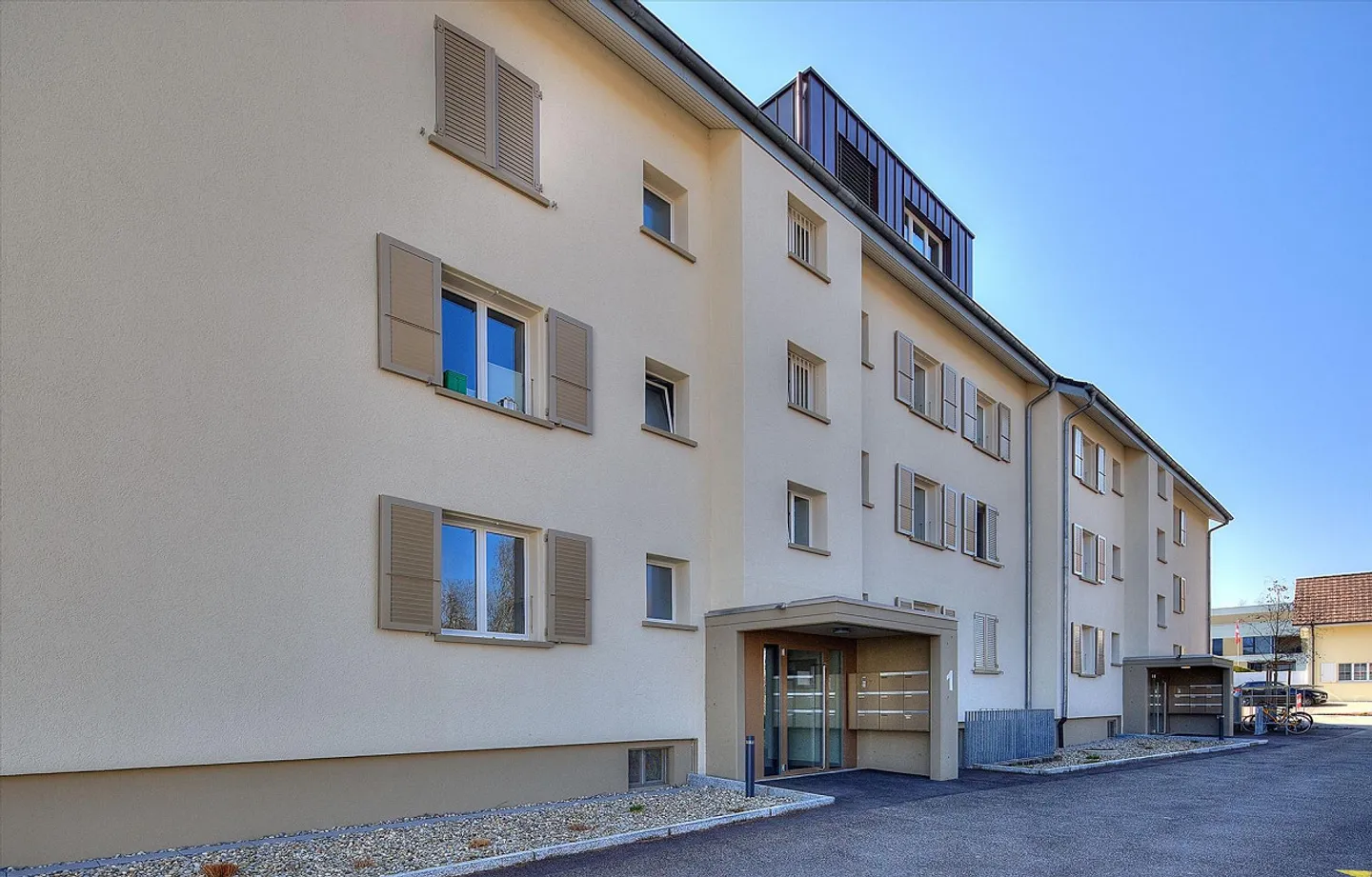 Qui sei sul lato soleggiato della vita - Foto 1 di 6