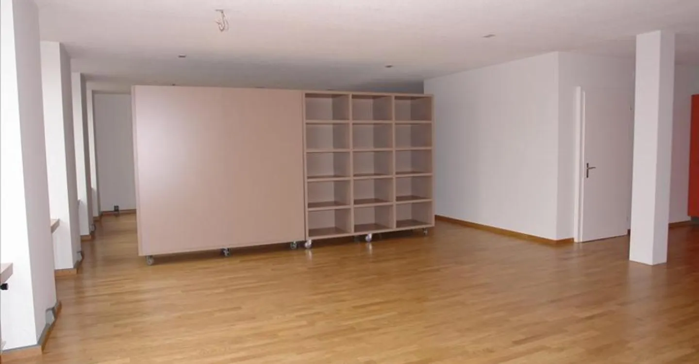Loft spacieux avec cuisine ouverte - Photo 3 sur 6