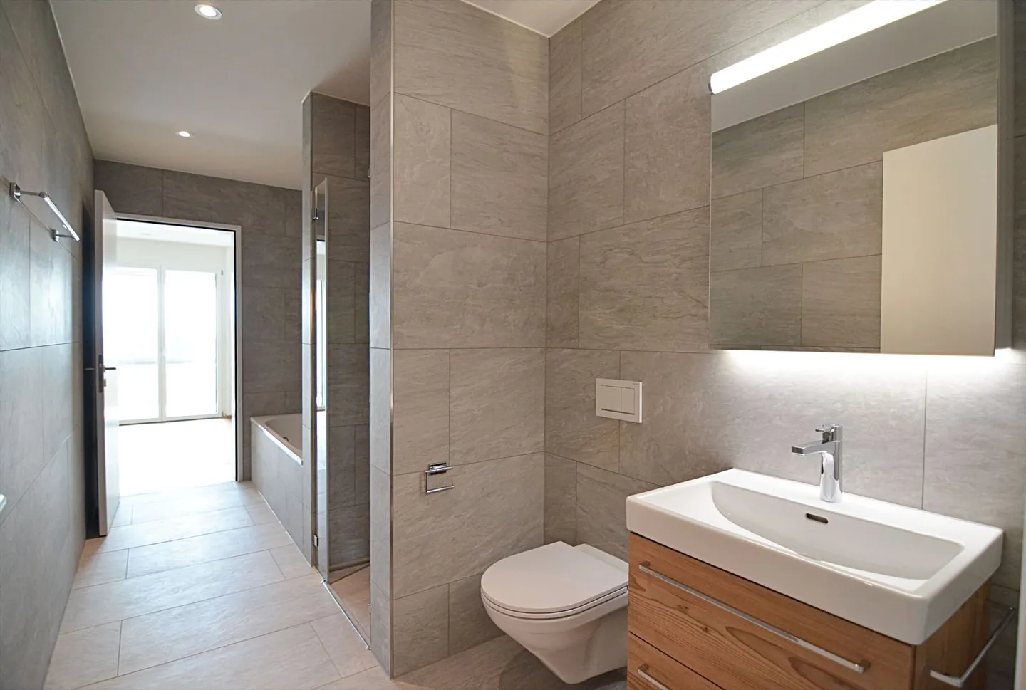 Apartment for rent - Photo 4 of 4