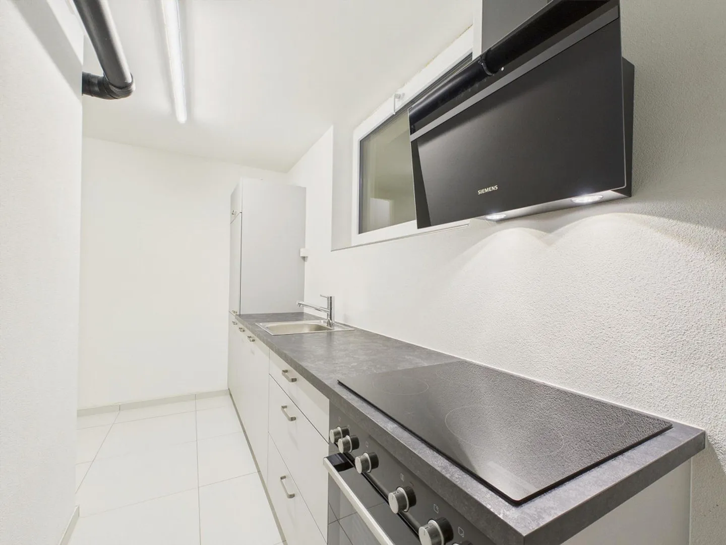 Spazio commerciale moderno con possibilità di utilizzo versatile in una posizione tranquilla - Foto 5 di 8