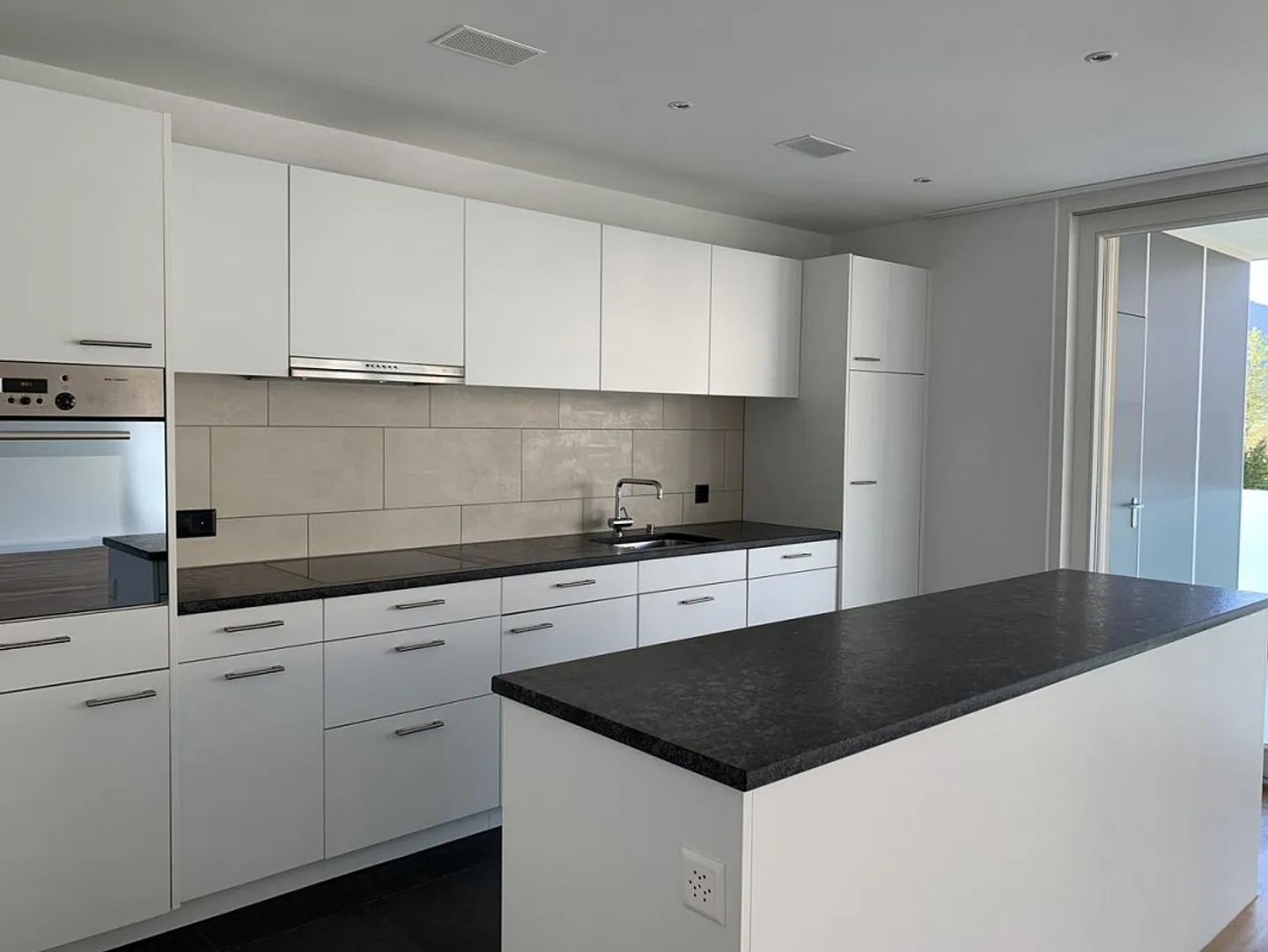 Moderne 4.5-Zimmer-Wohnung in Belp - Foto 2 von 11