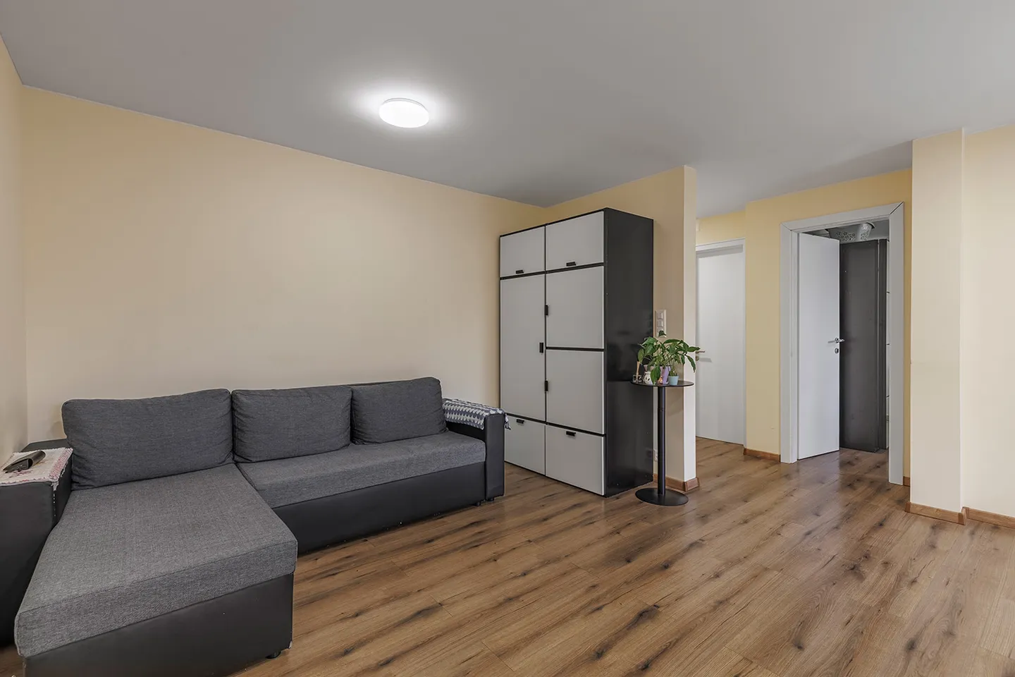 Charming Apartment in St. Gallen - Photo 4 of 11