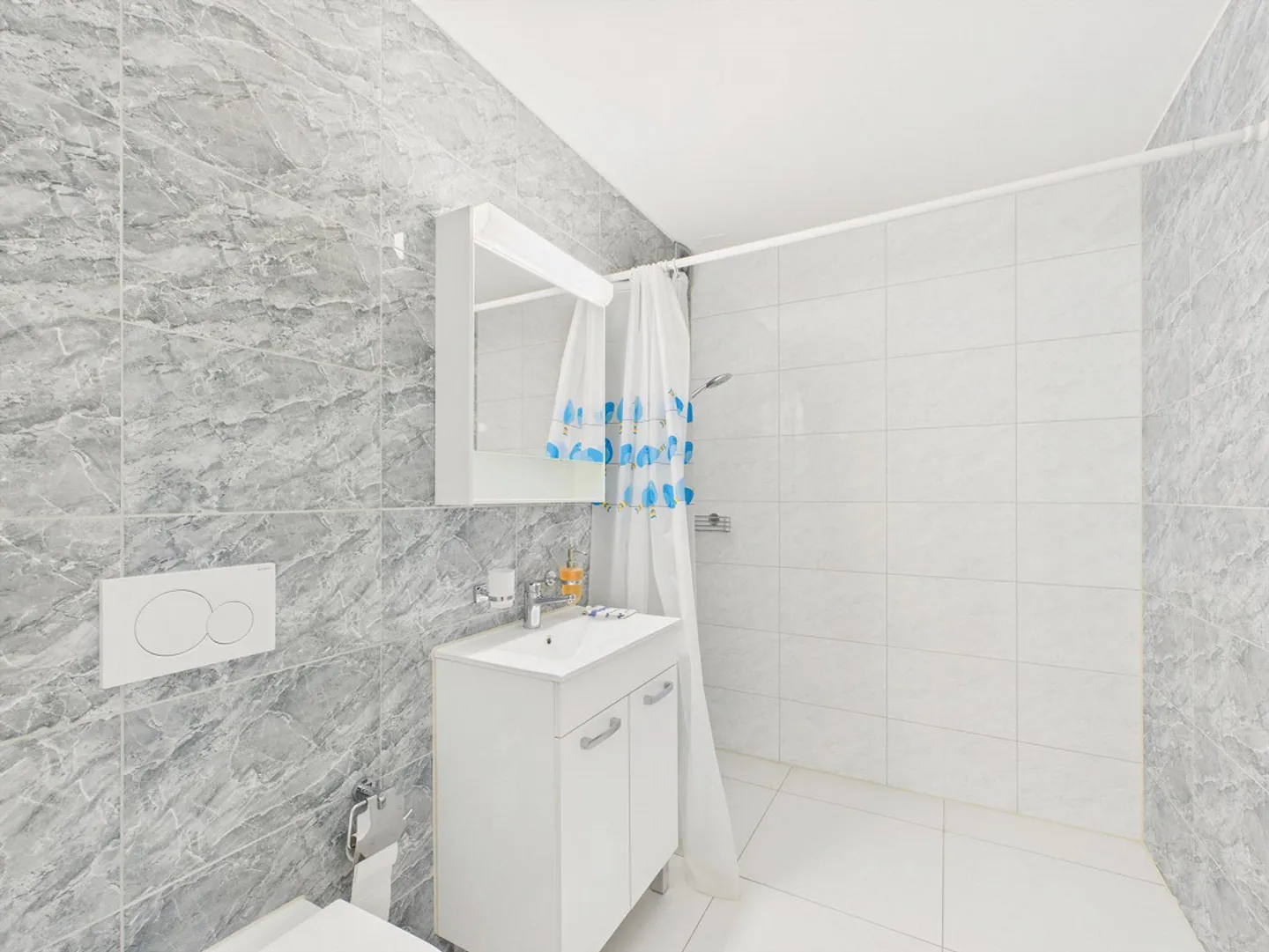 Spazio commerciale moderno con possibilità di utilizzo versatile in una posizione tranquilla - Foto 6 di 8