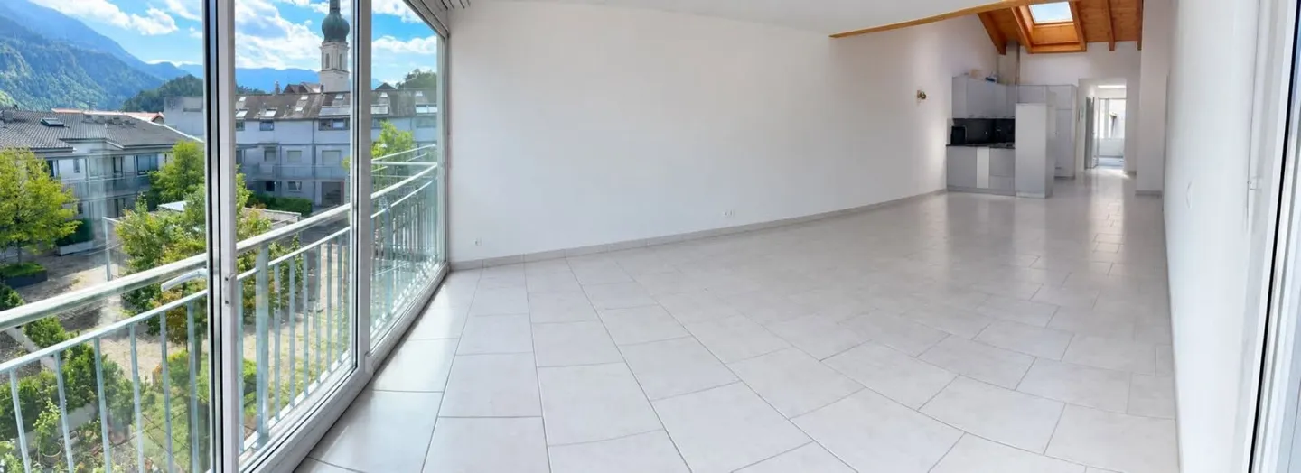 Appartement en attique spacieux de 3½ pièces avec beaucoup de charme à Domat/Ems - Photo 3 sur 6