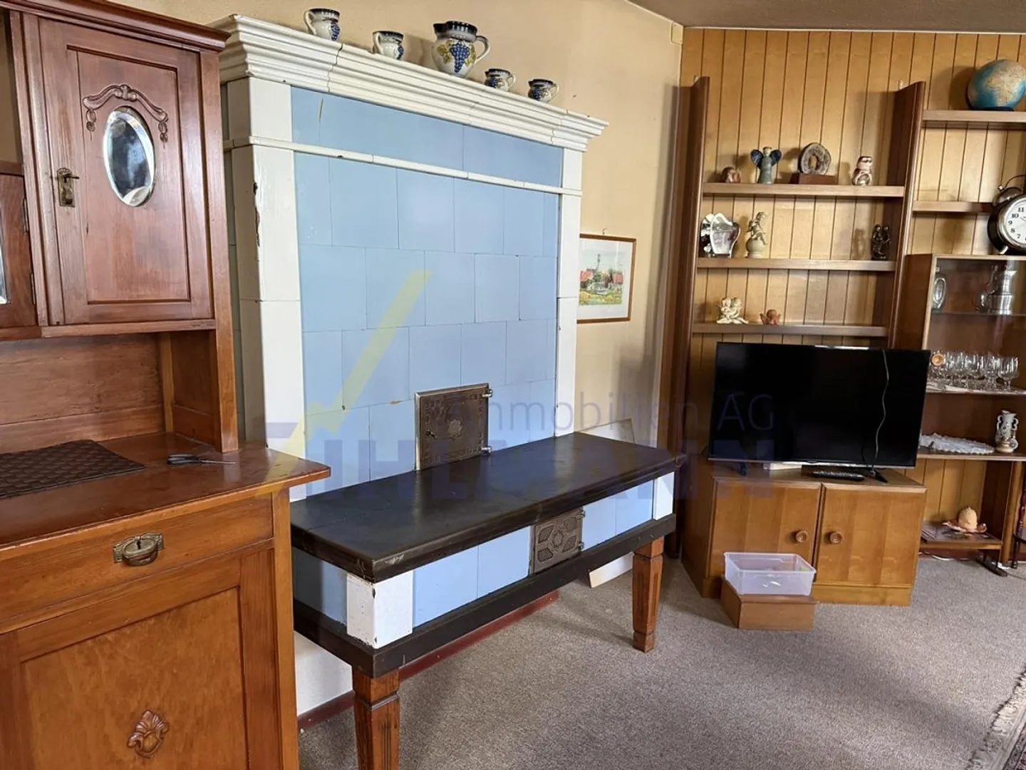 Plenty of space, plenty of potential - spacious property in the village center - Photo 4 of 11