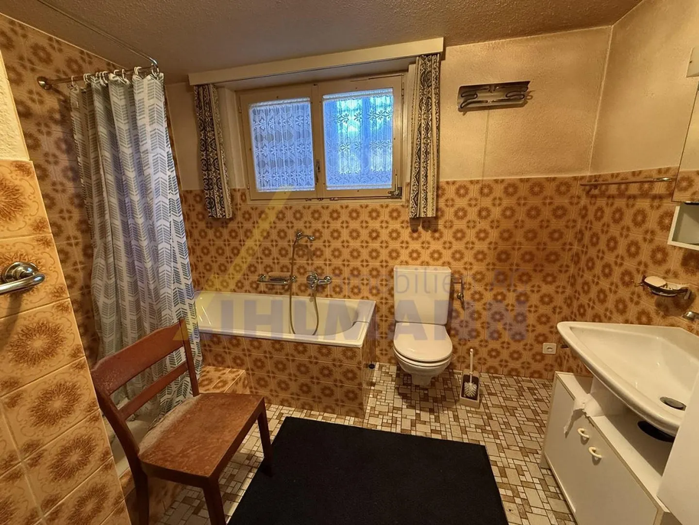 Plenty of space, plenty of potential - spacious property in the village center - Photo 5 of 11