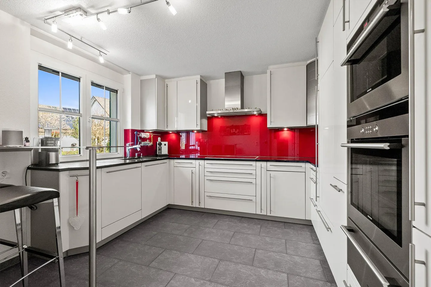 5.5 Room Semi-Detached House in a Very Sunny and Quiet Location - Photo 5 of 18