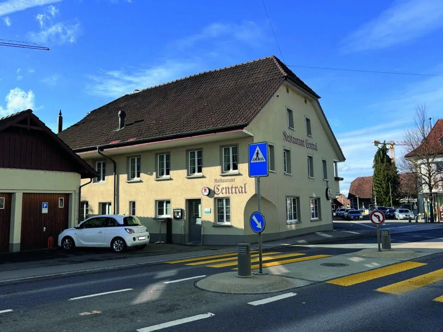 Ristorante Centrale con Appartamento e Garage - Foto 2 di 30