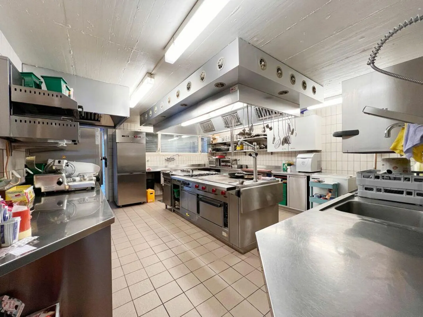 Ristorante Centrale con Appartamento e Garage - Foto 8 di 30