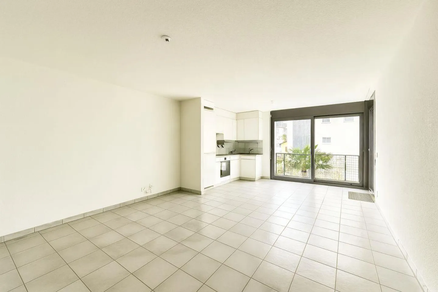 Occasione rara: appartamento di 2,5 locali come seconda casa a Locarno! - Foto 1 di 8