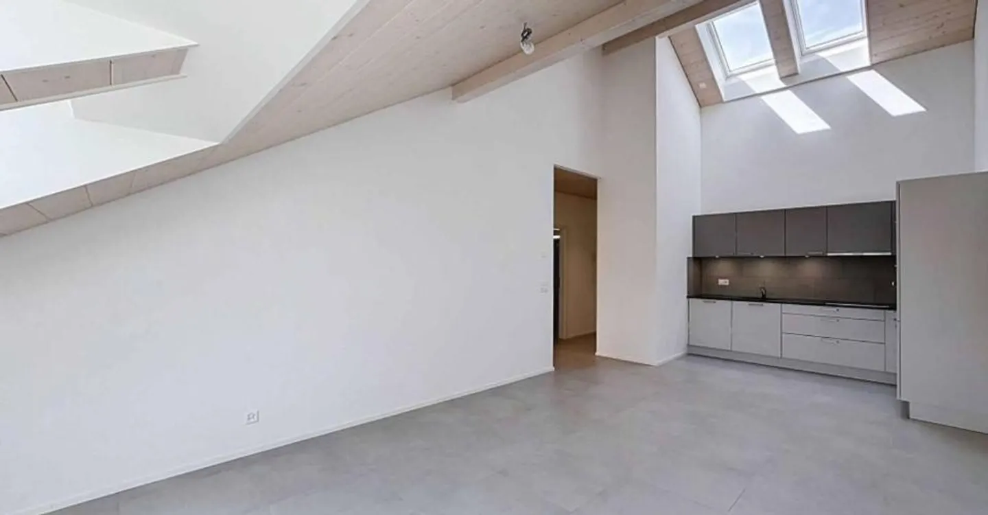 Neue 2.5 Zimmerwohnung im Dachgeschoss - Foto 2 von 9